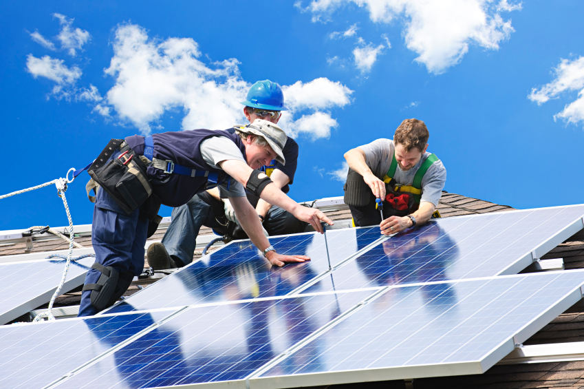zonnepanelen installeren op het dak